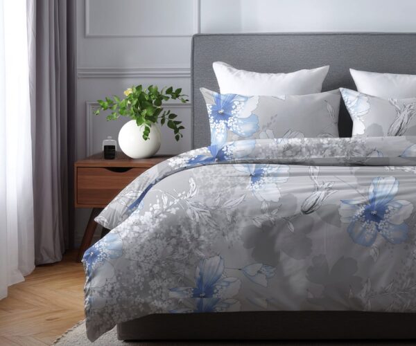 Błękitne Kwiaty w Szarości